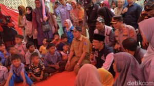 Membangun Kembali Harapan: Mensos Gus Ipul di Tengah Pengungsi Pidie Jaya, Menguatkan Jiwa dan Mimpi Anak-anak