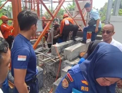 Kisah Dramatis di Ketinggian 52 Meter: Pria di Bandar Lampung Menggantung Nyawa, Berhasil Dievakuasi Berkat Bujukan Istri