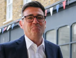 Era Baru Downing Street: Andy Burnham Resmi PM Inggris, Prioritas Pertahanan dan Dialog Langsung dengan Presiden Trump