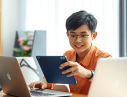 Berapa Gaji Guru Honorer? Simulasi Perhitungan Berdasarkan Jam Mengajar dan Sertifikasi